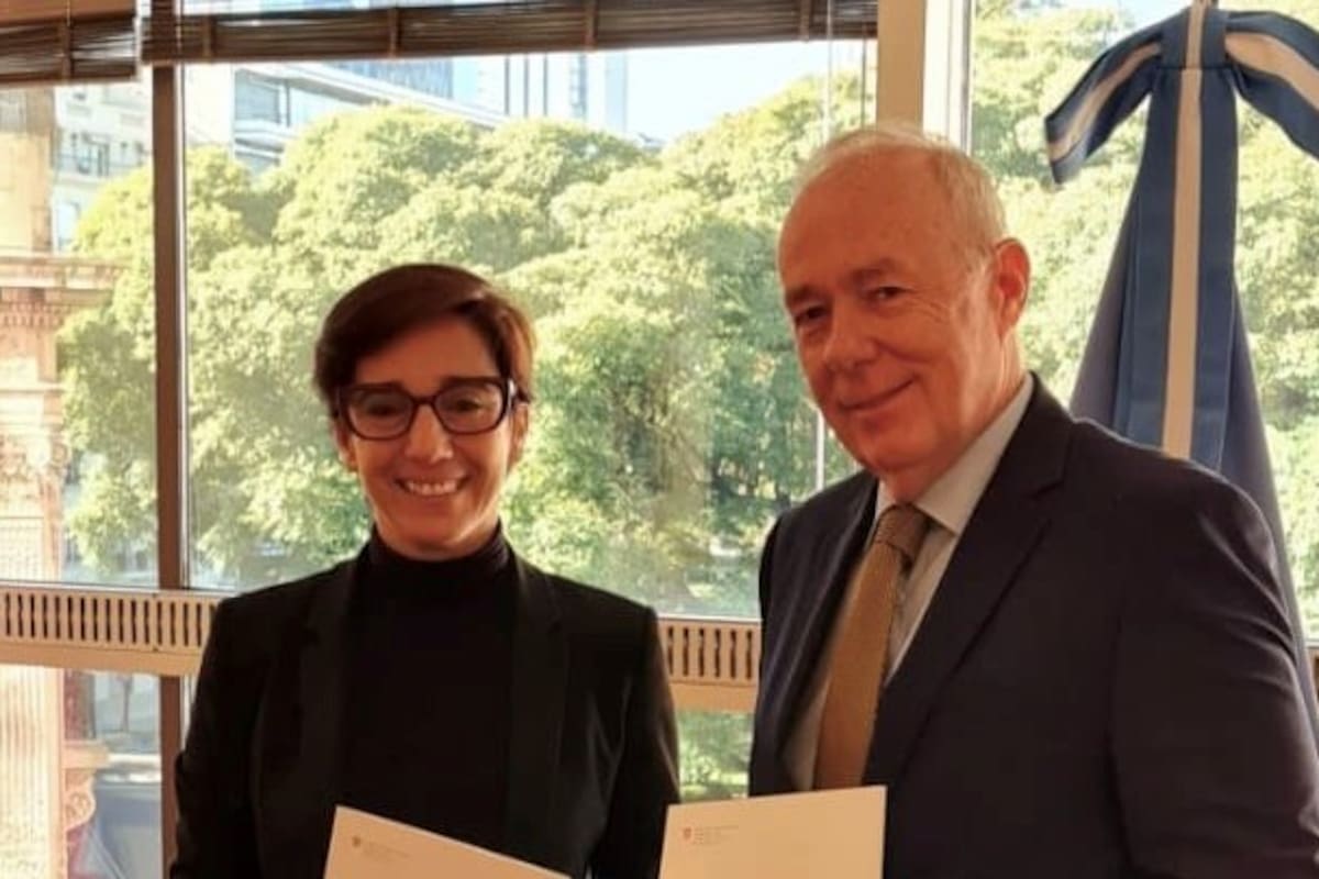 La directora de Ceremonial de la Cancillería, María Jimena Rivero, recibió al embajador de Suiza en Buenos Aires, Hans-Ruedi Bortis