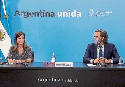 Fernanda Raverta (Anses) y el jefe de Gabinete, Santiago Cafiero