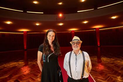 La directora del Teatro Coliseo, Elisabetta Riva, y el arquitecto Alfio Sambataro