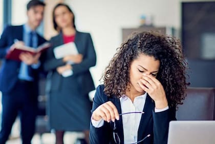 La discriminación laboral por edad no solo afecta a las personas mayores.