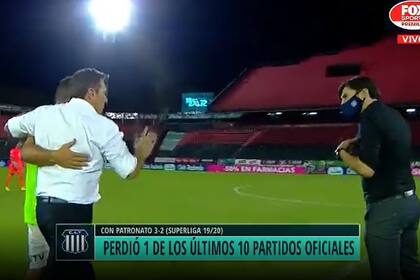 La discusión entre Kudelka y Medina tras el final del encuentro en Rosario; los dos entrenadores sostuvieron un cruce picante