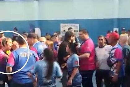 La discusión entre una madre visitante que originó una gran pelea