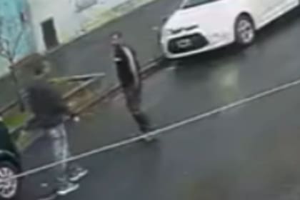 La discusión ocurrió frente a una galería ubicada en 9 de Julio al 1250, entre las calles Anatole France y General Bernardo O’Higgins, en Lanús Este