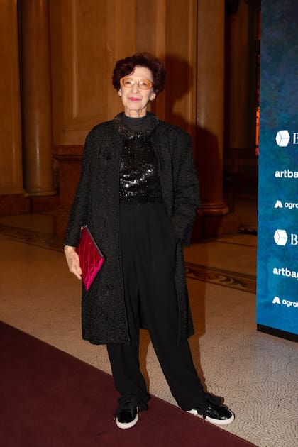 La diseñadora Dalila Puzzovio, en total black y con zapatillas de charol.