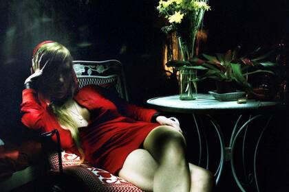 La diseñadora Miuki Madelaire posó para Aguiar en su casa