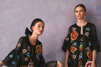 La diseñadora venezolana fue duramente cuestionada de hacer suyos o adueñarse de bordados y otras técnicas textiles propias de comunidades aborígenes de México.