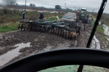La disputa entre los productores provocó que vecinos cortaran el paso al traslado de leche