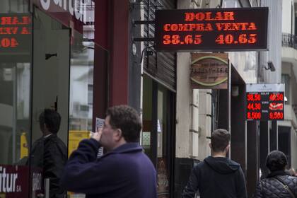 La disputa que la conducción del BCRA mantiene con la misión del organismo quedó en evidencia por los cambios en el modo de intervención en la plaza cambiaria,Cotización de hoy para la venta