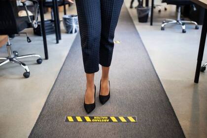La distancia social es algo instaurado en muchas oficinas de todo el mundo