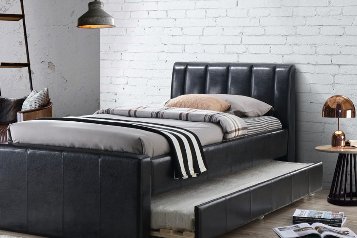 La distribución de los muebles y la eficiencia del espacio es clave en todo ambiente reducido en metros