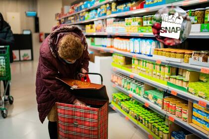 La distribución de los pagos, inicia los primeros días de cada mes. Foto: Canva