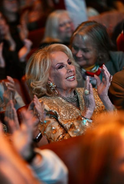 La diva de los almuerzos disfrutó de la función y aplaudió al elenco con fervor