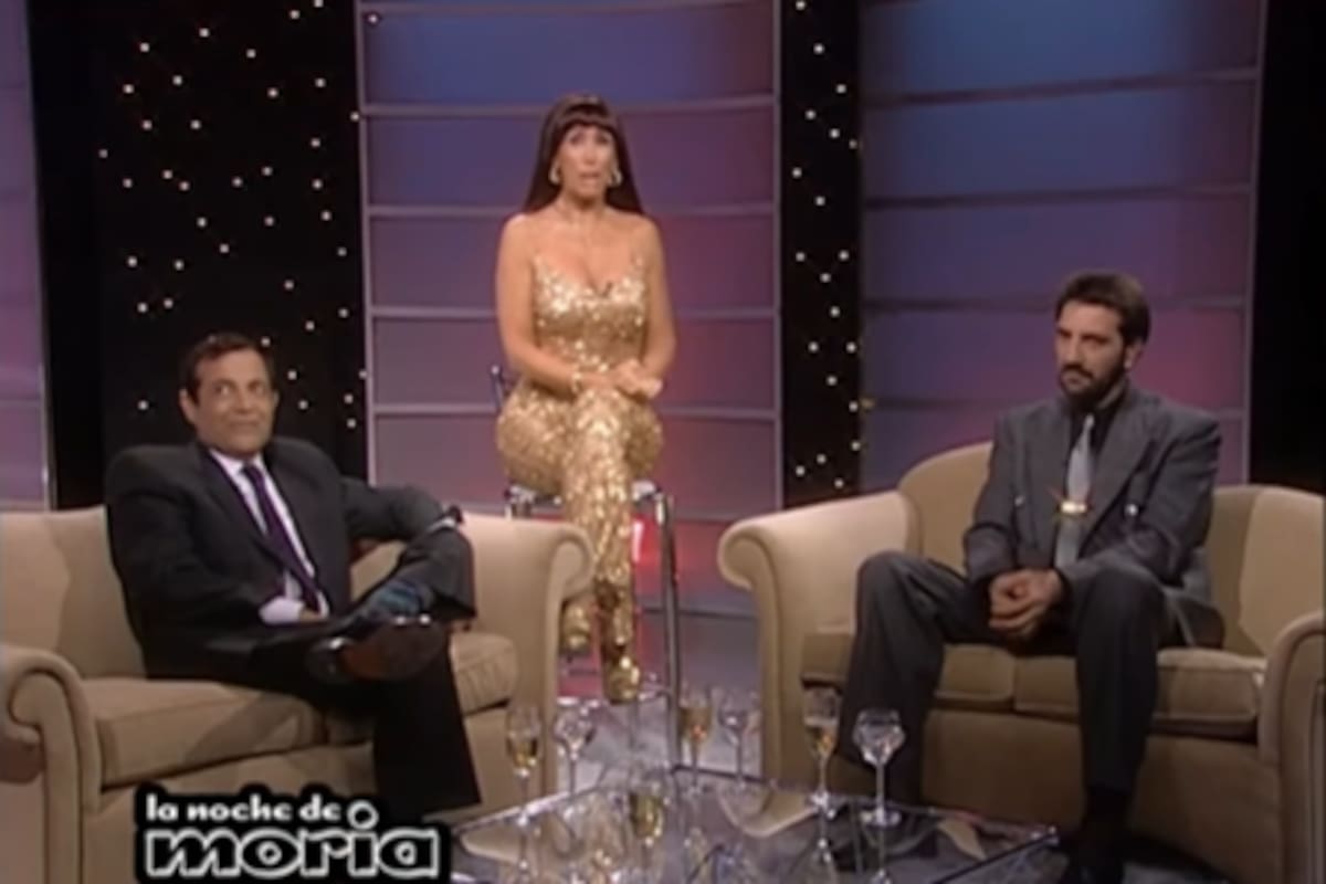 La diva junto a sus dos maridos en la TV en 1999 (Foto: Captura de video)