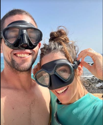 La divertida foto de Juana Viale y Yago Lange en la costa atlántica