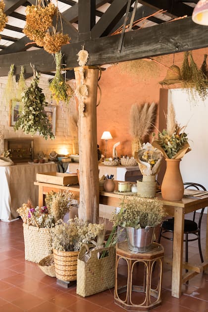 La divina tienda-taller de la posada muestra artesanías locales.