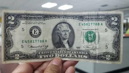 La divisa paralela cerró ayer a $286 para la compra y $290 para la venta; precio que la ubica 89% del valor oficial informado por el Banco Nación
