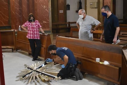 La División Científica de la Policía bonaerense analizó los daños en busca de rastros de los delincuentes