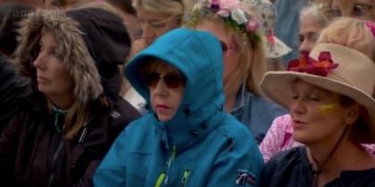 La doble de la reina en Glastonbury
