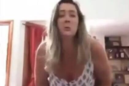 La docente de matemática respondió en tono burlón algunas consultas que le llegaron de las mamás de sus alumnos, pero luego pidió perdón por la humorada