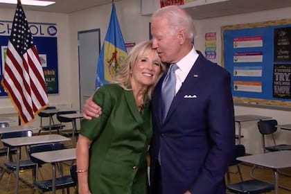 Joe Biden, junto a su esposa Jill