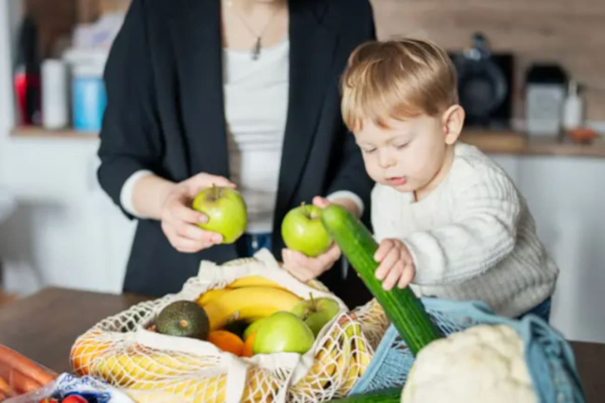 La doctora Suárez recomienda exponer a los niños a los vegetales como si fueran juguetes