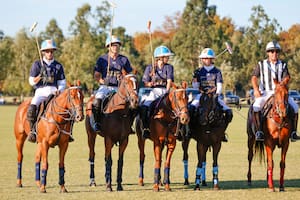 La Dolfina, a puro Cambiaso: Poroto, Adolfito, Mía y Myla, representando al club de las tres Triple Corona consecutivas, en un momento emotivo