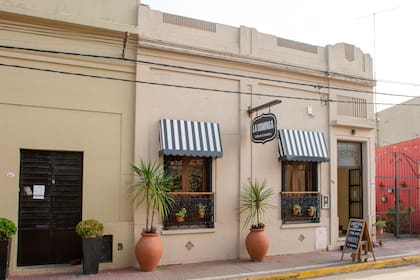 La Dominga, pastelería y casa de té, con hermoso patio, en la esquina de la plaza San Martín