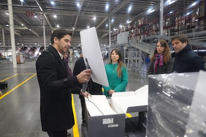 La donación consistió en 100 kits para la conexión a Internet