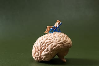 Qué dice la psicología sobre las personas que pasan horas con el celular y postergan las tareas importantes