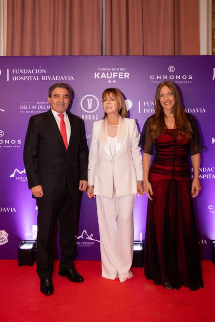 La Dra. Churgi junto al ministro de Salud porteño, Fernán Quirós, y su esposa, la epidemióloga Silvana Figar. Quirós también rindió homenaje a Fernández Rostello, señalando su "enorme profesionalismo, dedicación y pasión por la medicina"