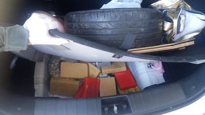 La droga estaba en el habitáculo donde debería ir la rueda de auxilio