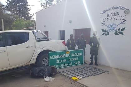 La droga estaba escondida en el tanque de combustible de una camioneta que fue inspeccionada por los gendarmes en Cafayate