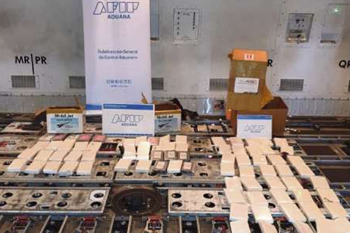 La droga fue encontrada en la bodega de un avión