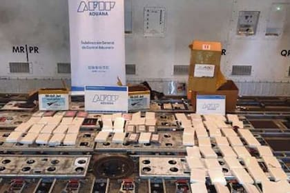 La droga fue encontrada en la bodega de un avión