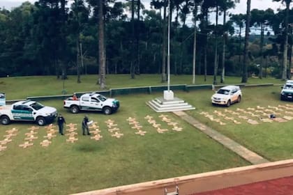 La droga incautada en Misiones estaba escondida en 1100 paquetes repartidos entre el asiento traser y el baúl de una camioneta abandonada