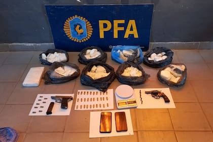 La droga, las armas y los celulares secuestrados por la Policía Federal en Santo Tomé, Santa Fe