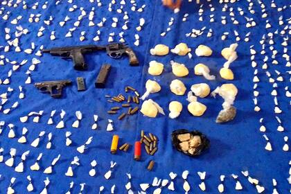 La droga secuestrada en un allanamiento en la villa 1-11-14 cuando buscaban a Cholo Mauri