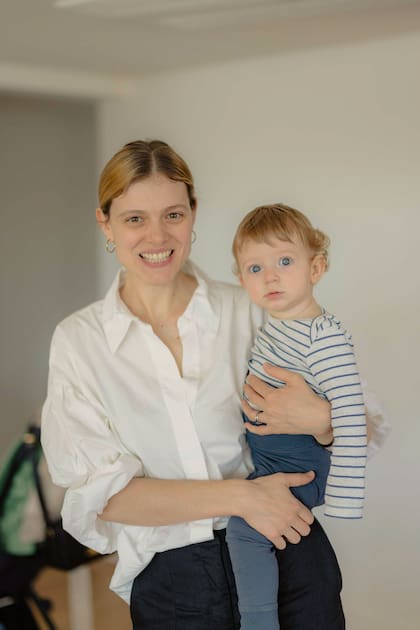 La dueña de casa junto a su hijo más pequeño.