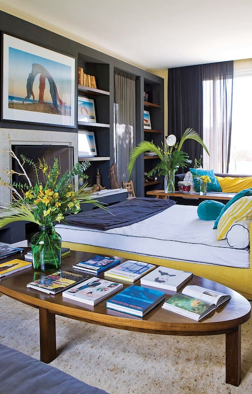La dueña de esta casa realiza exquisitas combinaciones de materiales y colores con rigor profesional y sensibilidad de artista. Géneros infinitos y un tesoro de ideas por descubrir.