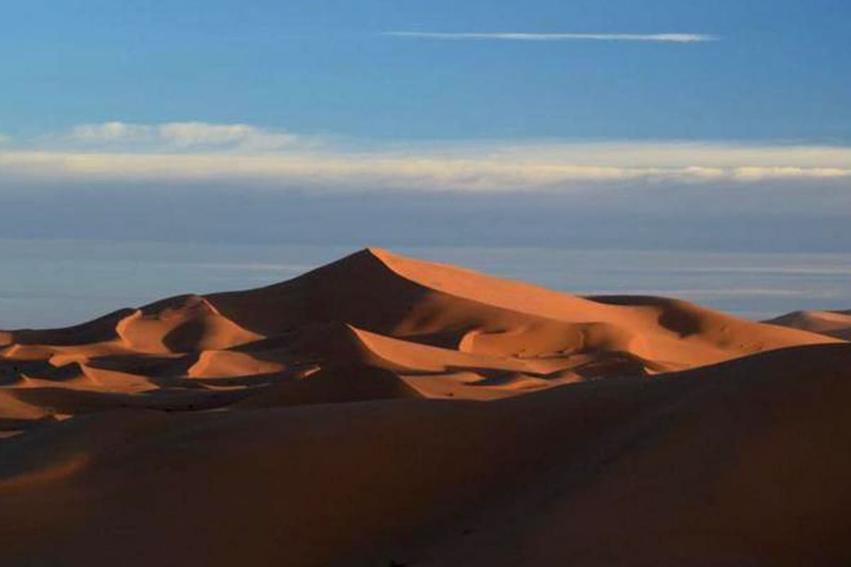 La duna del desierto del Sahara Lala Lallia mide 100 metros de alto