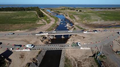 La dupla de puentes modulares habilitados por Vialidad en la ruta 3 sobre el canal Maldonado