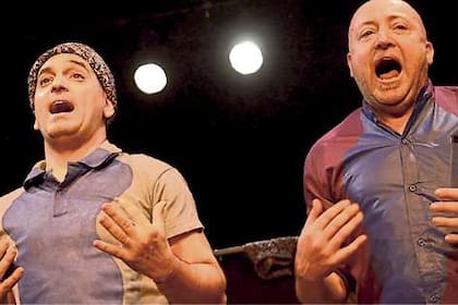 El dúo que componen Leandro Aita y Diego Carreño busca el lado B de las conductas normalizadas
