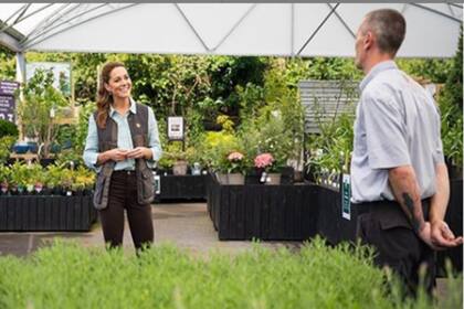 La duquesa retomó sus actividades después de meses de confinamiento y visitó un vivero en la localidad de Norfolk