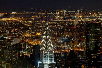 La duración del día se reduce drásticamente en la Ciudad de Nueva York: el 1° de septiembre el sol sale a las 6:23 y se pone a las 19:27, mientras que para el 30 de noviembre el amanecer es a las 7:26 y el atardecer a las 16:29