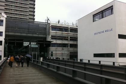 La DW tiene sedes en Berlín (televisión) y Bonn (foto - radio y sitio web)