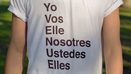 La "e" suma y divide opiniones