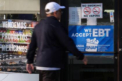 La EBT es un sistema electrónico que permite a los participantes del SNAP pagar sus alimentos con los beneficios