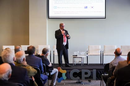 “La economía argentina casi no se capitaliza”, dijo el experto