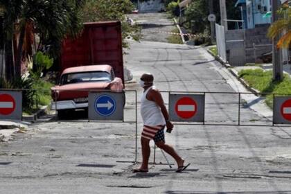 La economía de Cuba depende en gran medida del turismo y las opciones ahí aún son pocas.