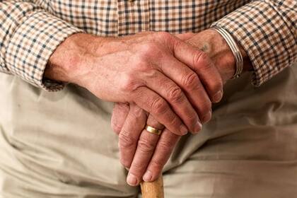 La edad biológica no es fija y el envejecimiento puede retardarse, de acuerdo con Eric Verdin